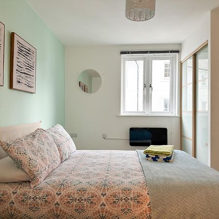 Luxury 2 Bedroom City Centre Apartment - Secure Parking - Amazing Location! Кентърбъри Екстериор снимка