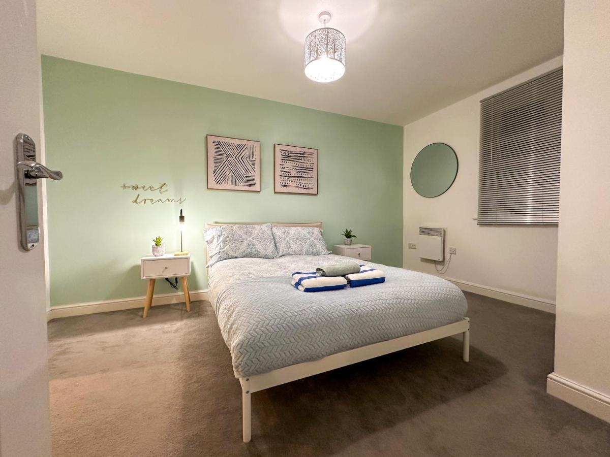 Luxury 2 Bedroom City Centre Apartment - Secure Parking - Amazing Location! Кентърбъри Екстериор снимка