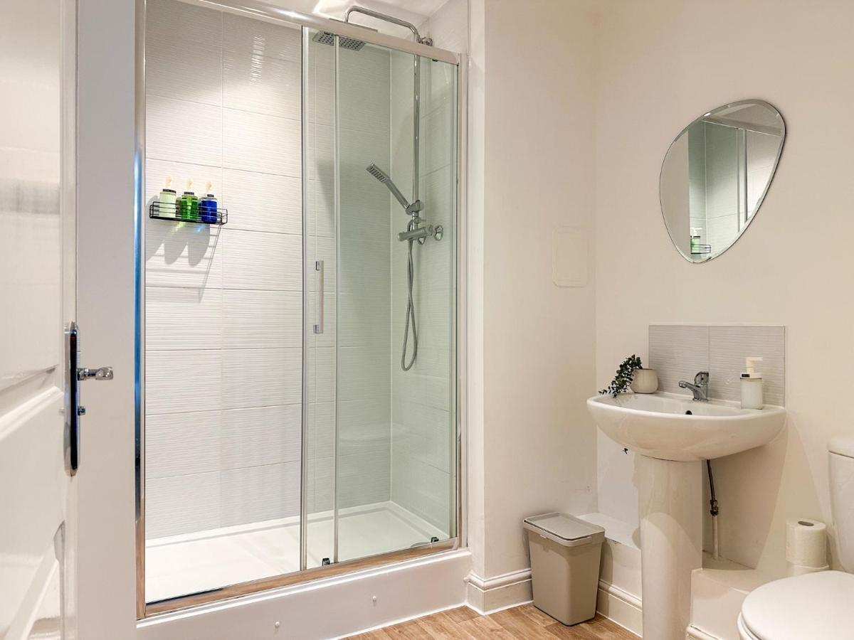 Luxury 2 Bedroom City Centre Apartment - Secure Parking - Amazing Location! Кентърбъри Екстериор снимка