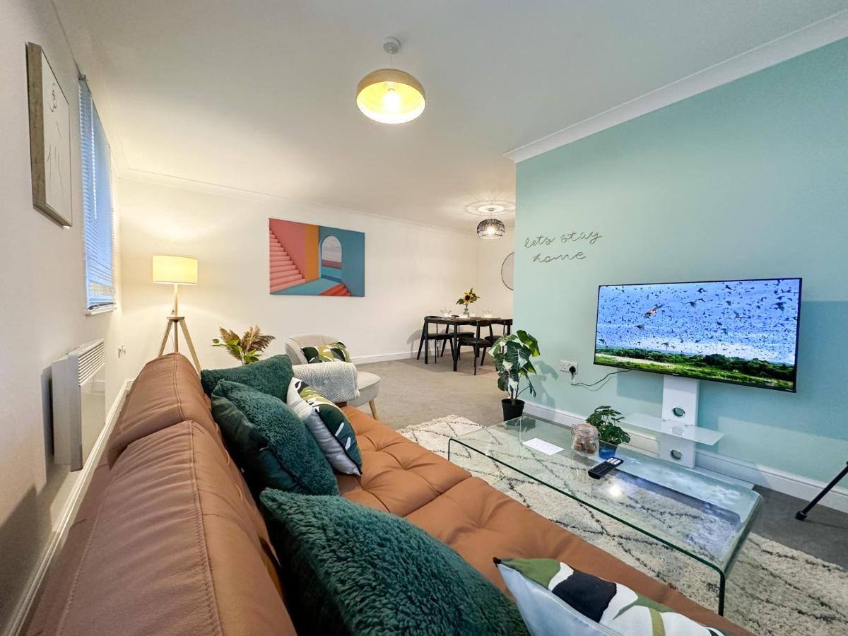 Luxury 2 Bedroom City Centre Apartment - Secure Parking - Amazing Location! Кентърбъри Екстериор снимка