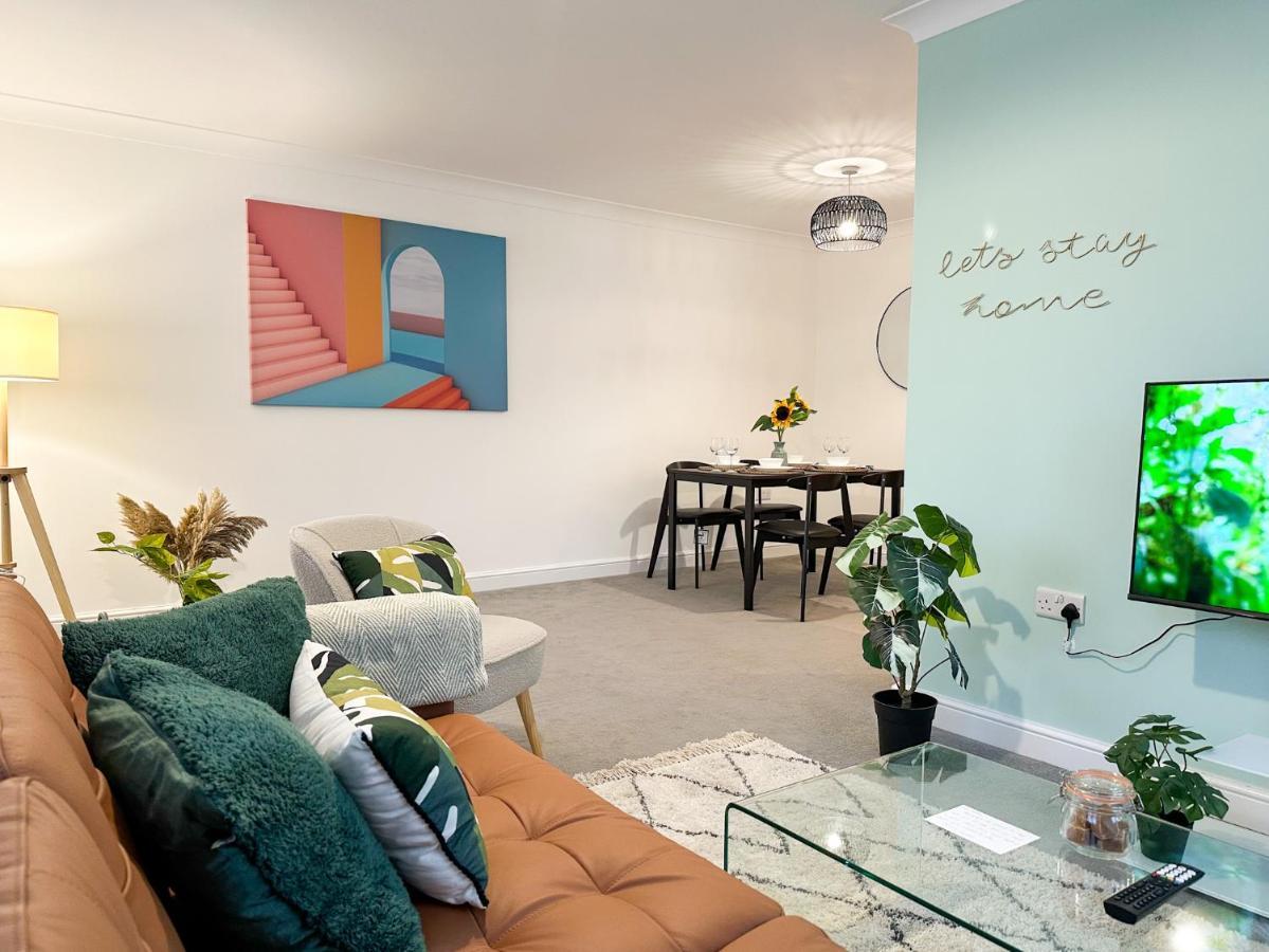 Luxury 2 Bedroom City Centre Apartment - Secure Parking - Amazing Location! Кентърбъри Екстериор снимка
