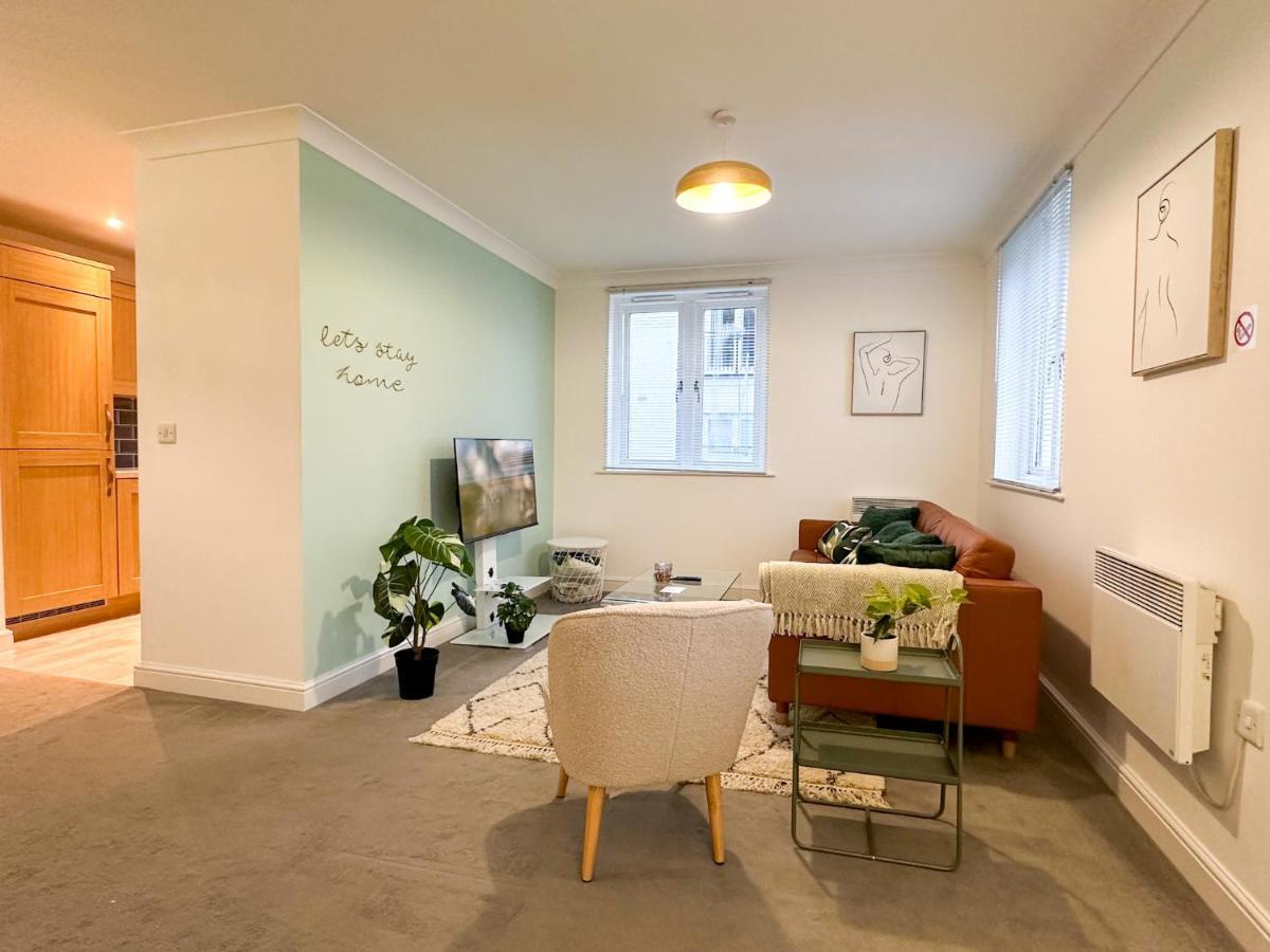 Luxury 2 Bedroom City Centre Apartment - Secure Parking - Amazing Location! Кентърбъри Екстериор снимка
