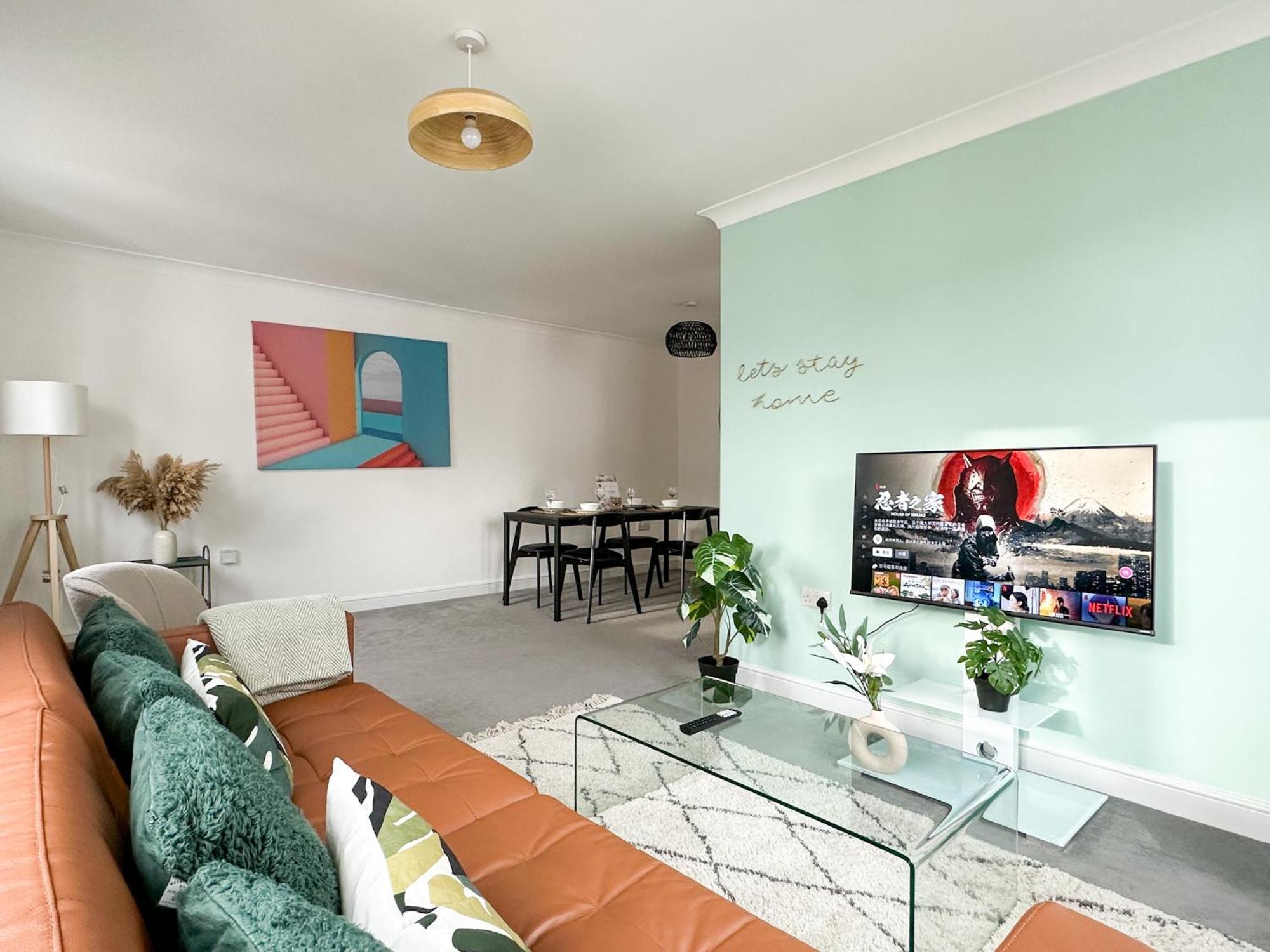 Luxury 2 Bedroom City Centre Apartment - Secure Parking - Amazing Location! Кентърбъри Екстериор снимка
