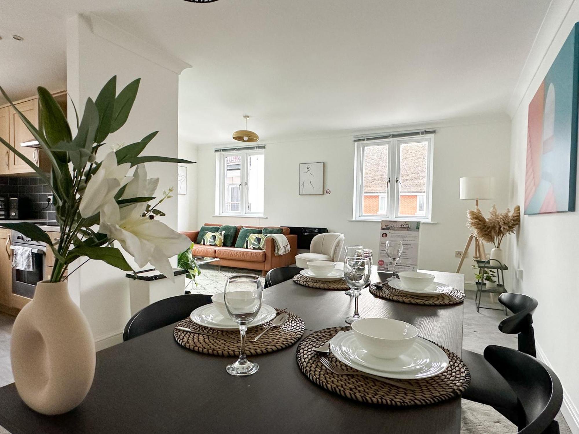 Luxury 2 Bedroom City Centre Apartment - Secure Parking - Amazing Location! Кентърбъри Екстериор снимка