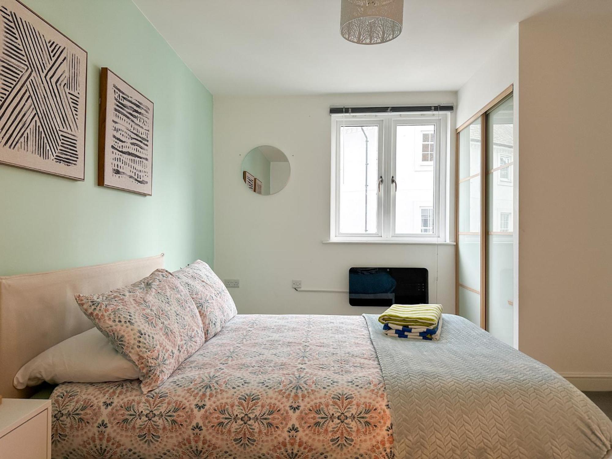 Luxury 2 Bedroom City Centre Apartment - Secure Parking - Amazing Location! Кентърбъри Екстериор снимка